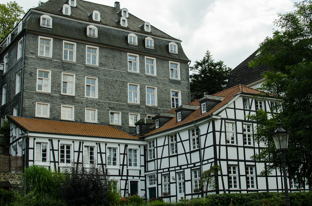 in Nachbarschaft des Bürgerhauses am  Hardenberger-Bach