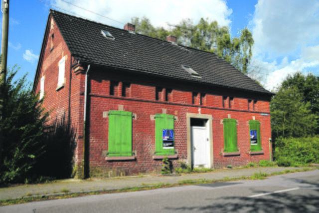 Der sanierungsbedürftige Backsteinbau an der Lanfermannfähre in Heisingen ist derzeit Gegenstand der politischen Diskussion. Foto: nxs