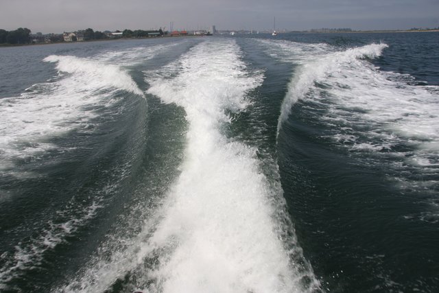 Die Seenotretter machen große Wasserwellen in der Ostsee