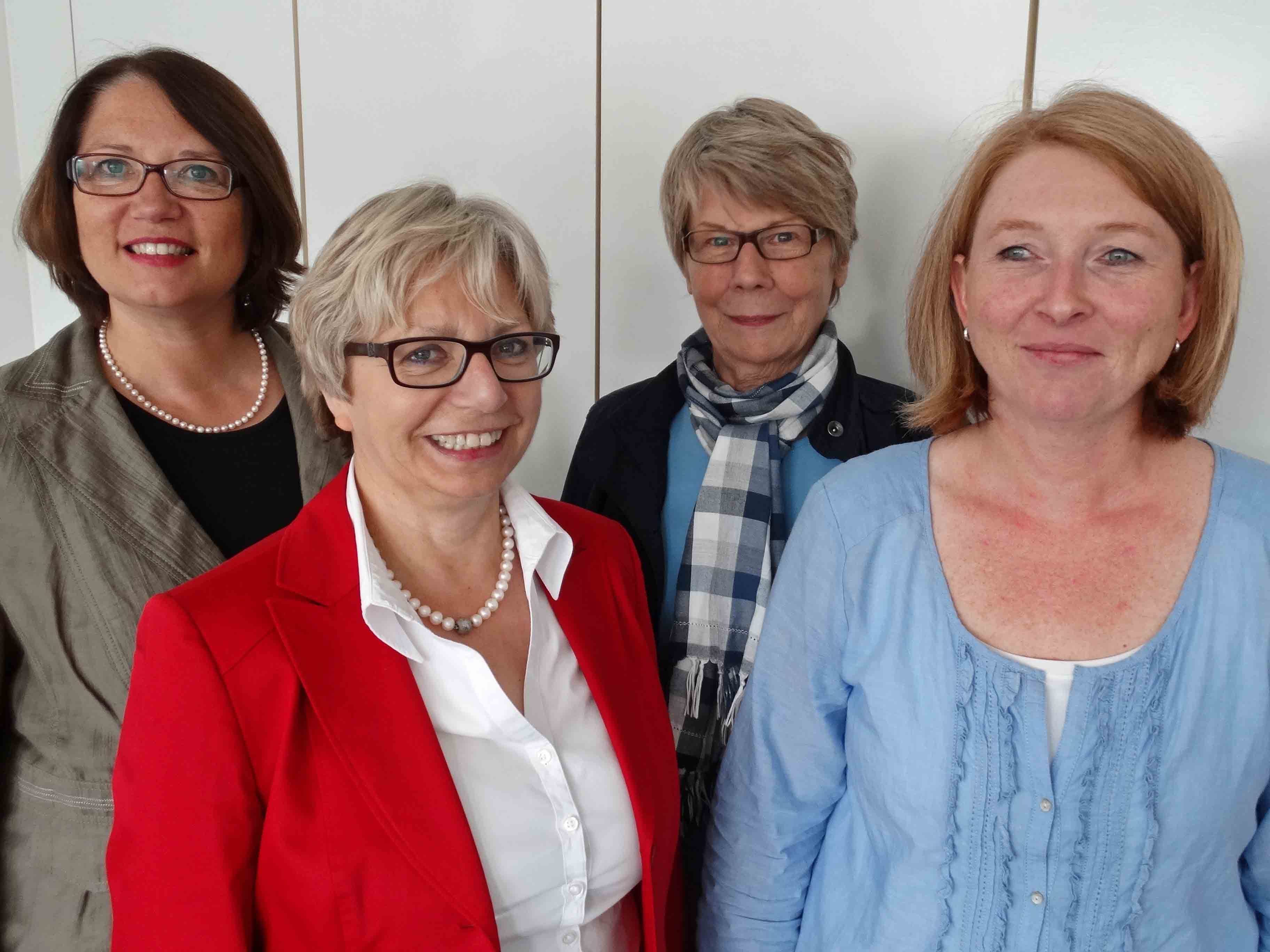 v.l.n.r.: Bürgermeisterin Ulrike Westkamp, Bärbel Reining-Bender (Stadt), Christiane van Deest, Seniorenbeirat, Heike Sobotta (Stadt)