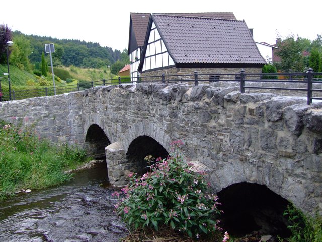 Alte Bruchsteinbrücke in Volkringhausen