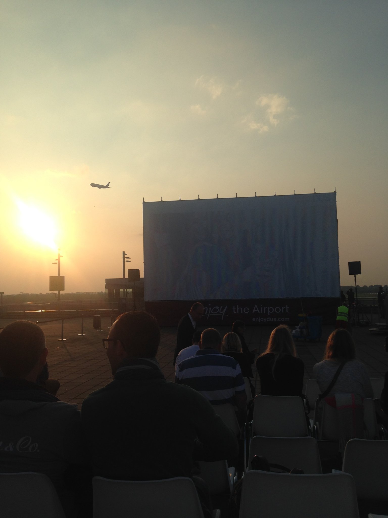 Open Air Kino Düsseldorf Flughafen Parken www.lokalkompass.de