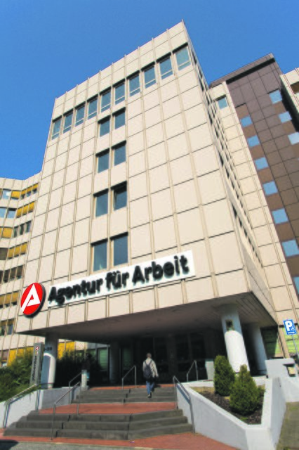 Die Agentur für Arbeit bietet kurzfristig Berufsberatungstermine unter Tel. 0800/4 5555 4 an.