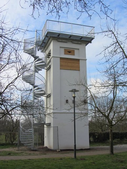 Ehemaliger Trafoturm als Aussichtspunkt und Artenschutzprojekt