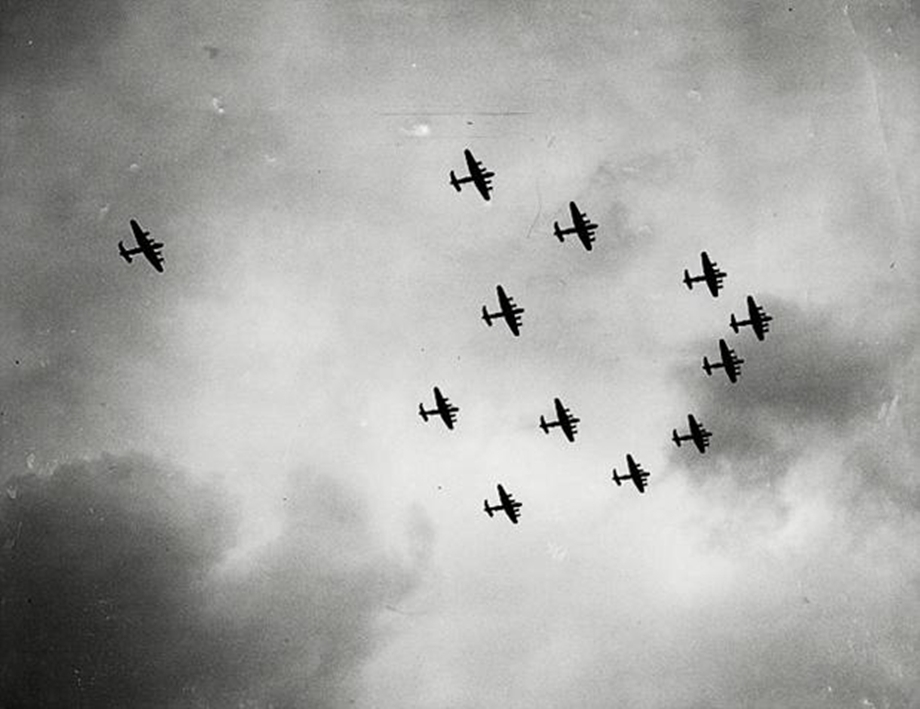 1944 starten die Alliierten ihre sogenannte “Oil Offensive”, die sich verstärkt gegen Betriebe der Kohlenchemie von Ruhröl, Ruhrchemie, Gelsenberg, Scholven, Hoesch, Krupp u.a. richtet, um die Wehrmacht von wichtige Schmier- und Treibstofflieferungen abzuschneiden.