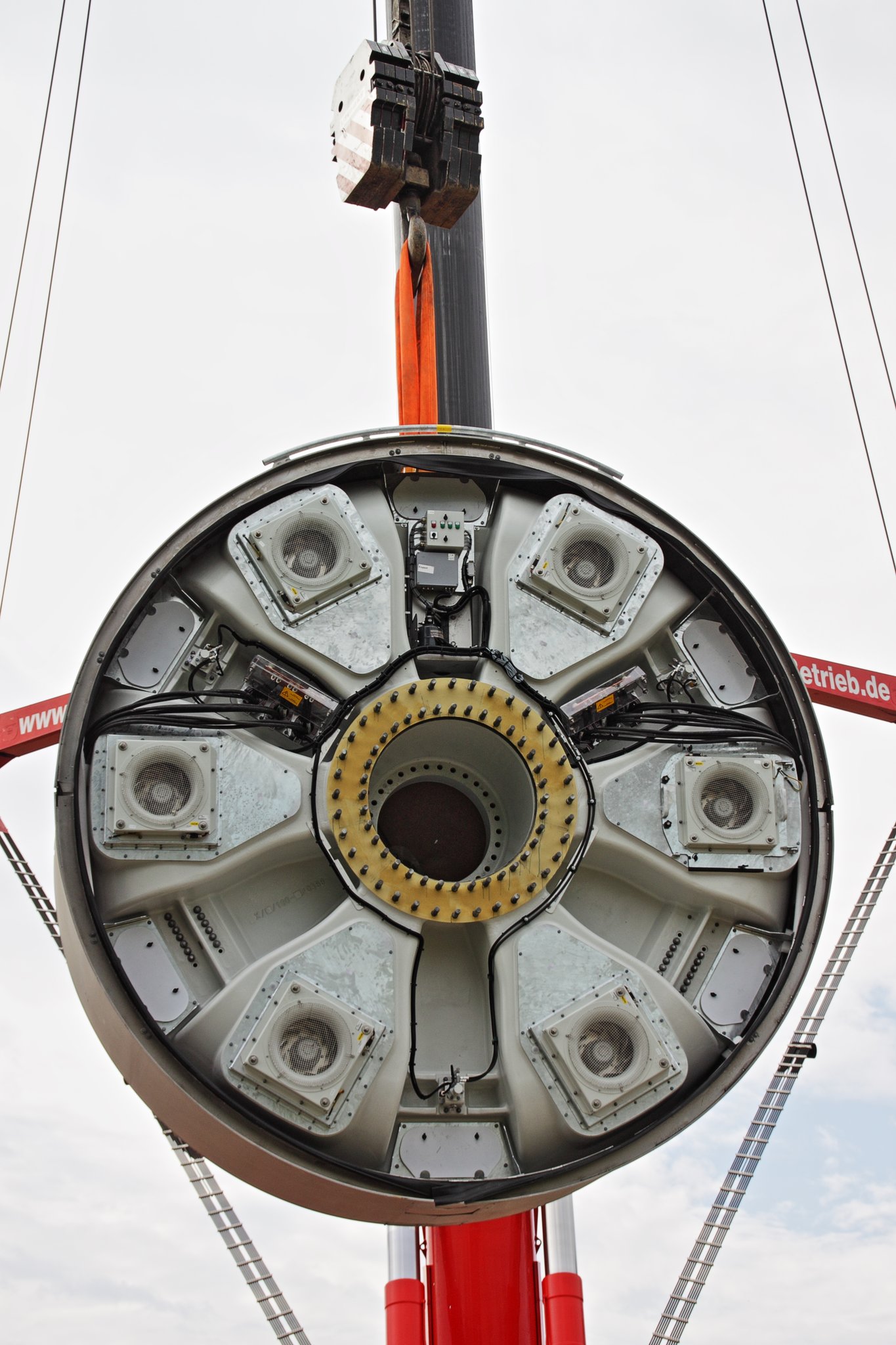 dritter-2-0-megawatt-generator-wurde-in-85-meter-kleve