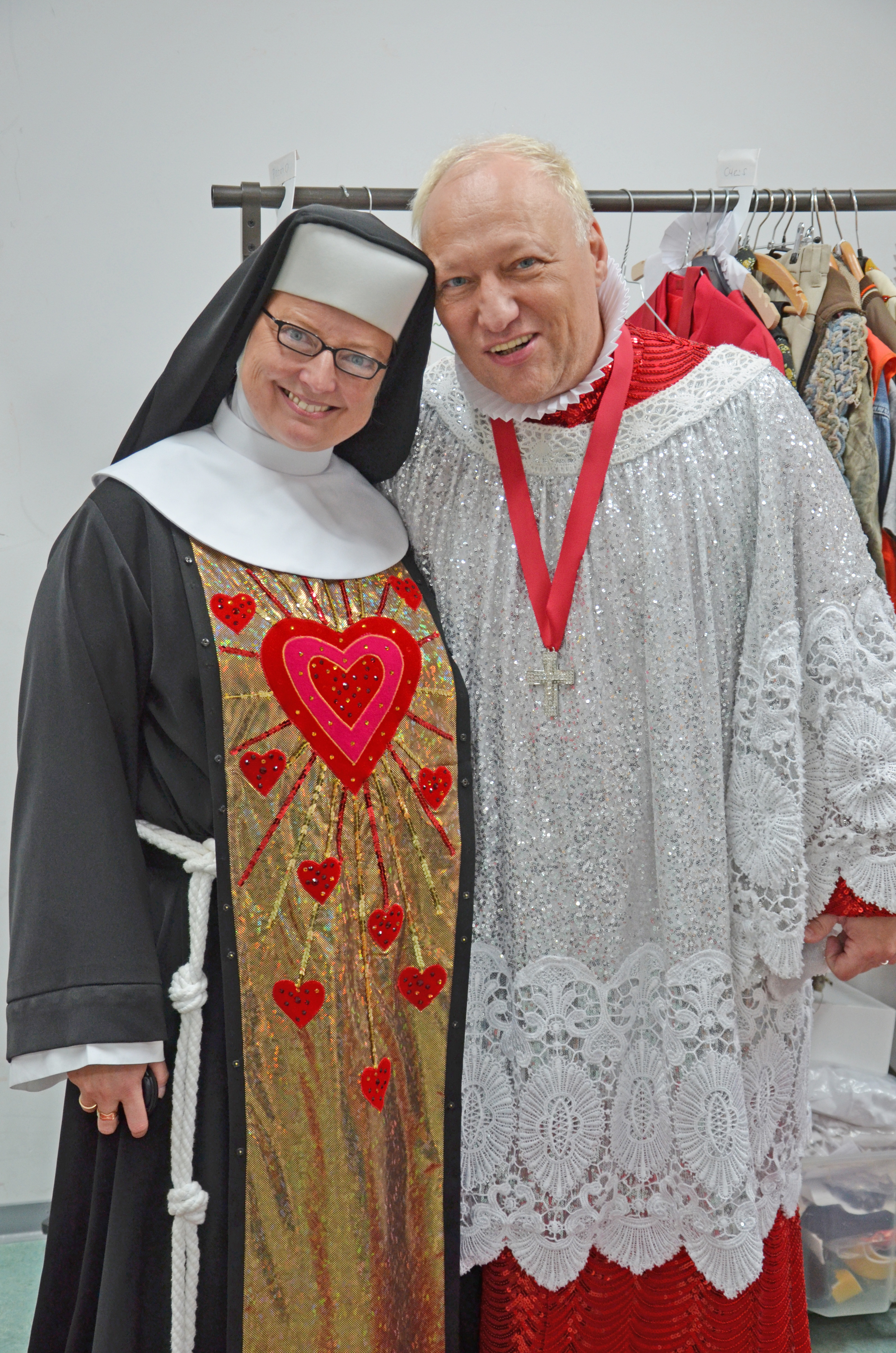 Schwester Silke, Messdiener Peter?
