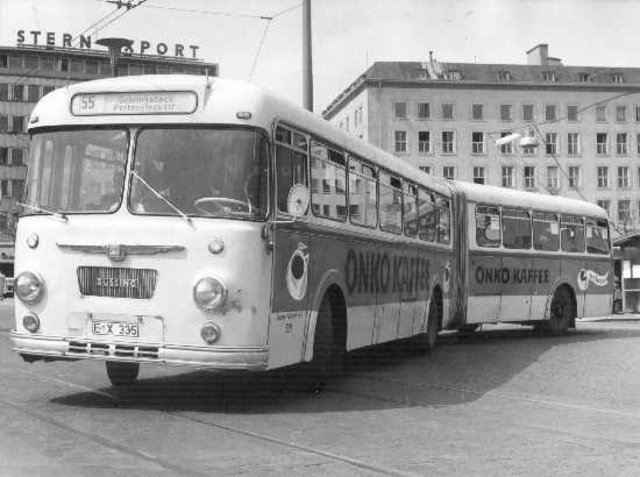 Der erste Gelenkbus der EVAG - Vor 55 Jahren eine effektive Innovation - aber auch große Busse können den ÖPNV nicht so stärken, dass wir mehr Menschen von den PKW auf den überlasteten Straßen in öffentliche Verkehrsmittel bekommen.