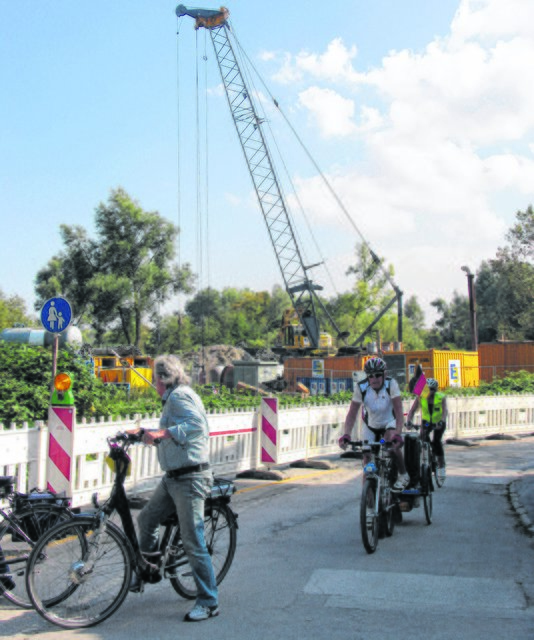 Auf dieser Baustelle am Bolsterbaum in Katernberg wird der unterirdische Vortrieb für den Kanal durchgeführt. Foto: Pfeffer