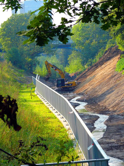 Der Mühlenbach schlängelt sich durch das Tal.
