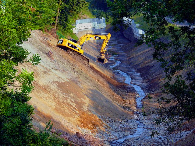 Die letzten Arbeiten an der Böschung