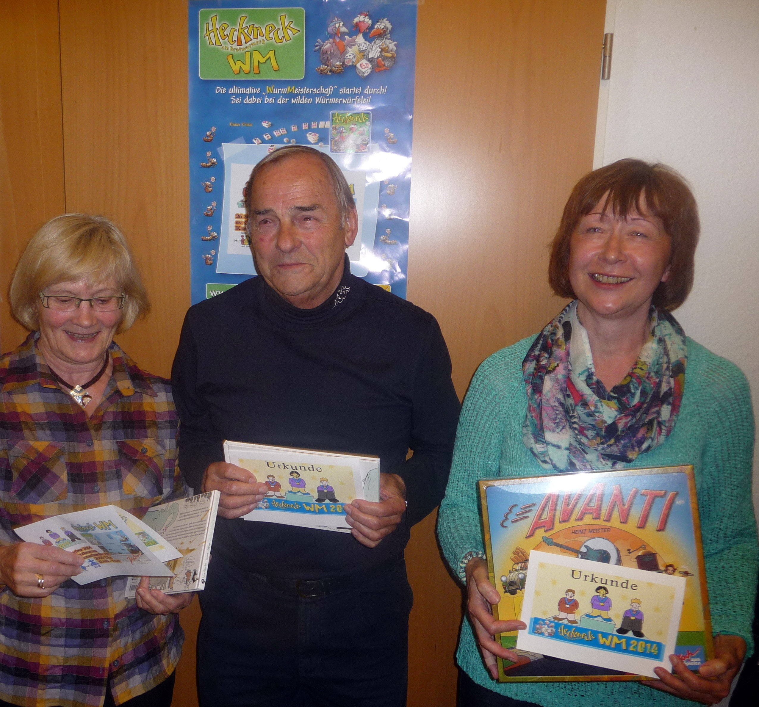 Die Sieger bei der Heckmeck-WM des EAB-Treffs in Hiesfeld - von rechts Siegerin Sylvia, Dritter Gerhard und Zweite Hildegard.
