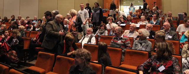 Und wieder im Auditorium, um Video-Clips aus Japan zu sehen.