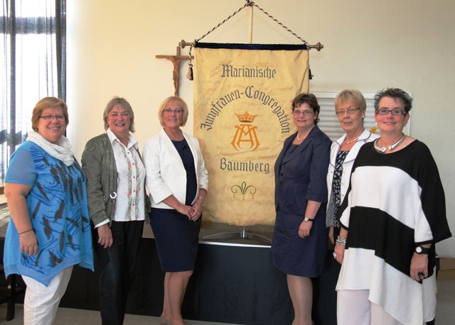 Das kfd-Vorstandsteam (von rechts nach links): Beate Buchheister, Rosemarie Weiffen, Angela Mitschke-Burk, Gabi Katzschke, Ute Hösl und Petra Schergens.