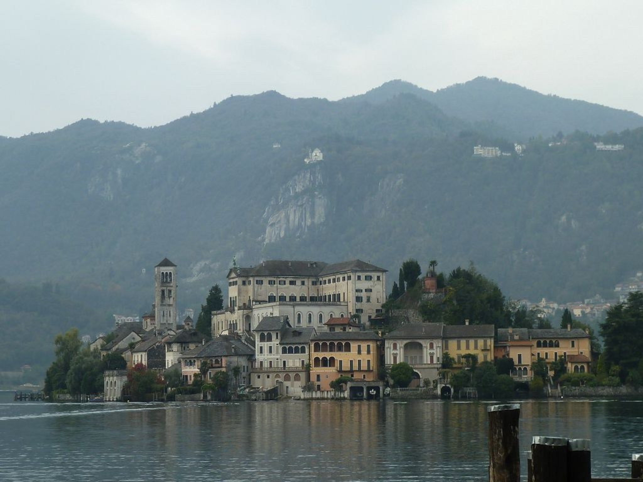 Isola di San Giulio, eine kleine Insel im Ortasee (Norditalien) Duisburg