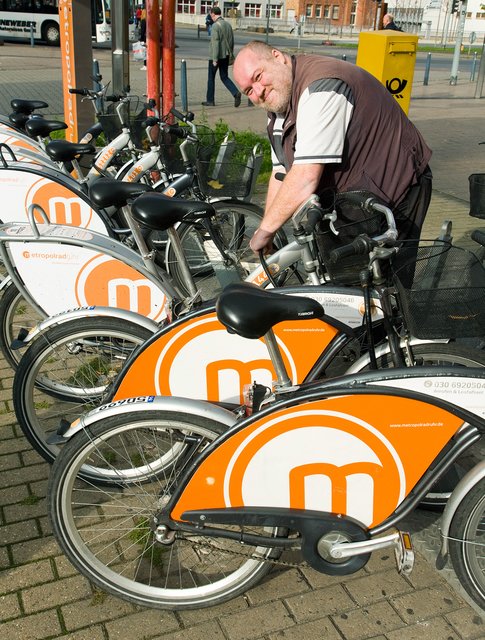 Kaum noch Berufspendler, die per Bahn kommen, kaum einer, der dann aufs Rad Richtig Arbeitsplatz steigt. Auch das Mietradsystem metropolrad spürt die Auswirkungen des Streiks, weiß Olaf Hansen.