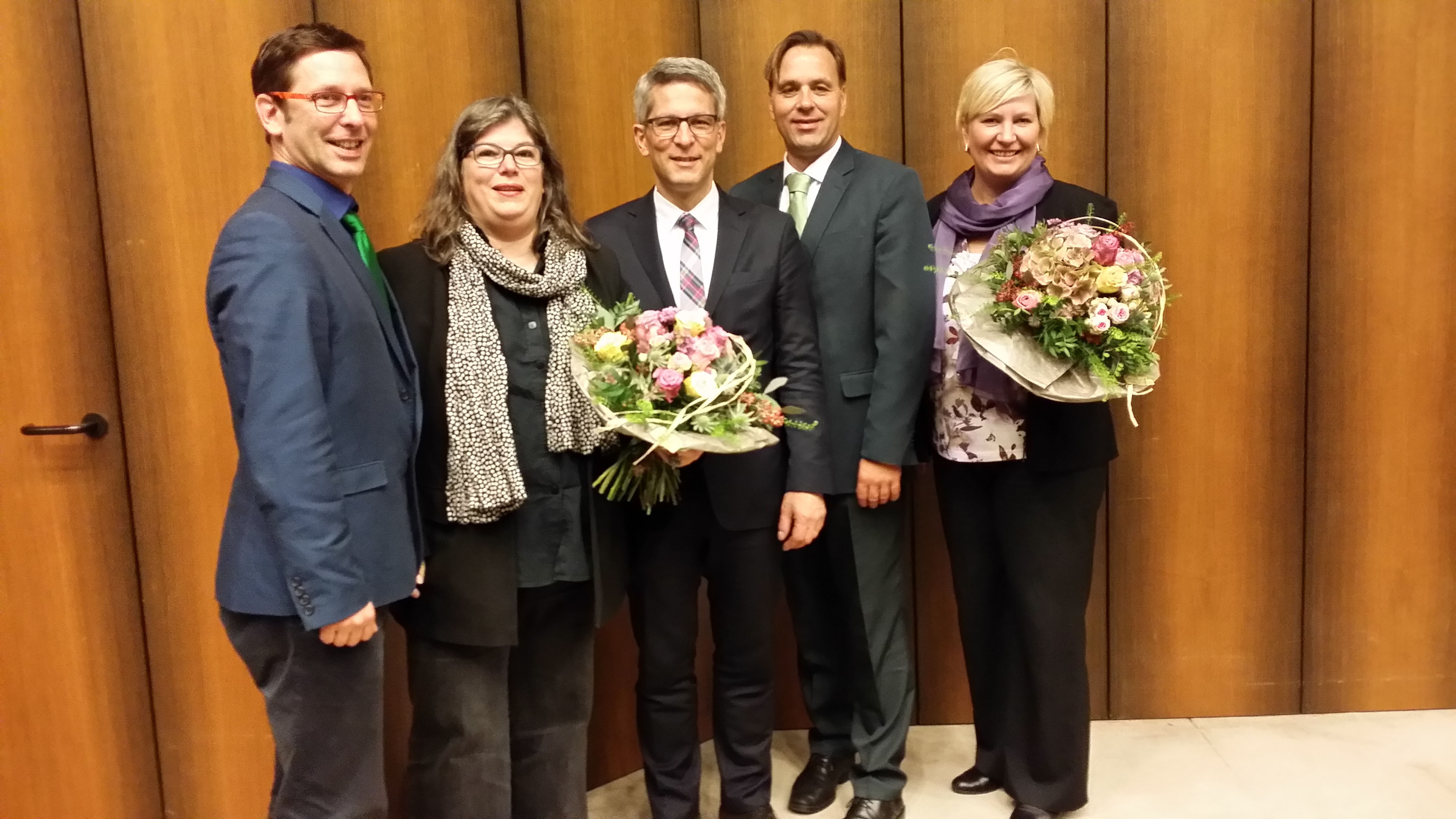Norbert Czerwinski, Martina Foltys-Banning (stellv. Vorsitzende der Verbandsversammlung des ZV VRR), Erik O. Schulz (Vorsitzender der Verbandsversammlung), Frank Heidenreich, Alexandra Gräber (stellv. Vorsitzende der Verbandsversammlung) (Foto: CDU/Die Grünen)