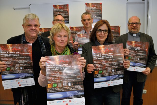 Hoffen auf viele Mitstreiter bei der Aktionswoche zur wachsenden Armut: (v.l.) Andreas Gora (Awo), Monika Dürger, Gunther Niermann (Paritätischer), Christoph Gerhmann (Caritas), Anja Butschkau (Awo) und Michael Vogt (Kath. Stadtkirche). Melden können diese sich unter 9934310 und a.butschkau@awo-dortmund.de.