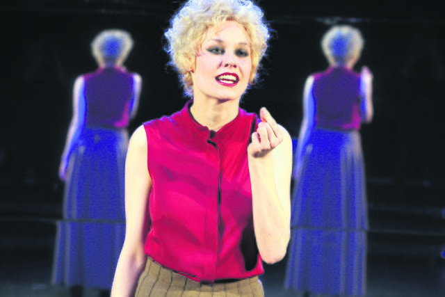 Pathetisch - Kraftakt „Kassandra“:  Alleine auf der Bühne mit Textunmengen, großen Emotionen und reduziertem Spiel. | Foto: Birgit Hupfeld