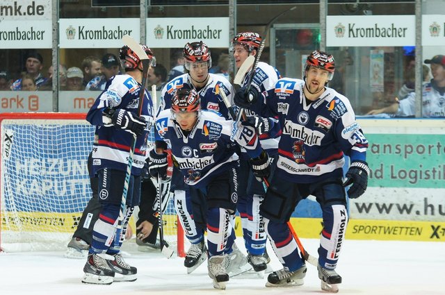 Kapitän Mike York (Nr. 78) erzielte im Heimspiel gegen Köln ein Tor zum 3:1-Zwischenstand | Foto: Jonas Brockmann