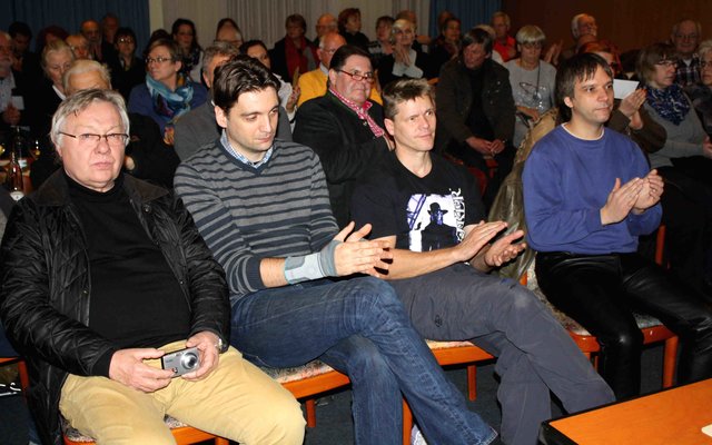 Ein voll besetzter Saal zeugte von dem riesigem Interesse am Erhalt der VHS in der MÜGA.