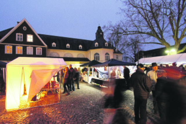 Bei schöner Beleuchtung wurde in Dahlhausen die Adventszeit begrüßt. | Foto: Molatta