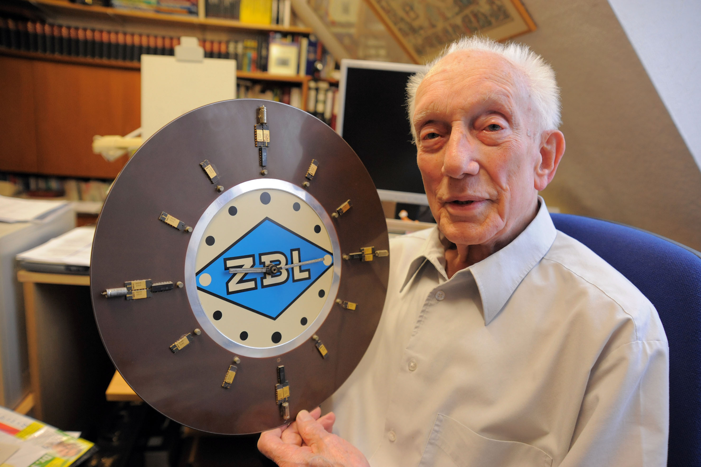 Hatte als Erster in Schwerte eine elektrische Datenverarbeitung: Am heutigen Mittwoch wird Horst Haake 90 Jahre alt.