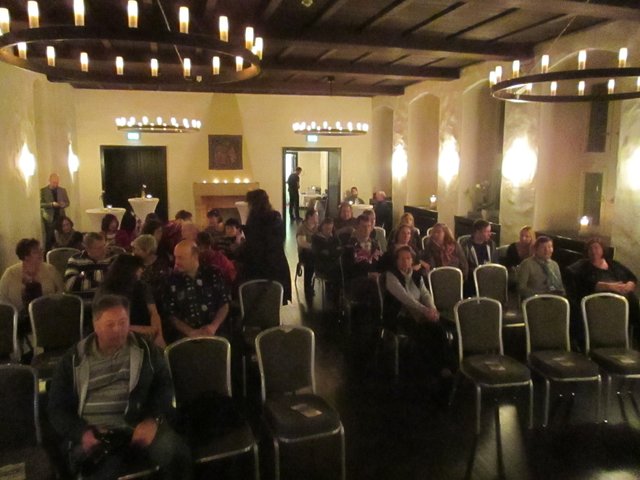 der Rittersaal füllt sich... gleich beginnt es, spannend zu werden...