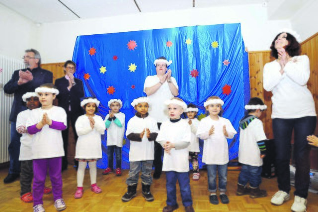 Als Weihnachtsengel verkleidet gaben die Kita-Kids alles.