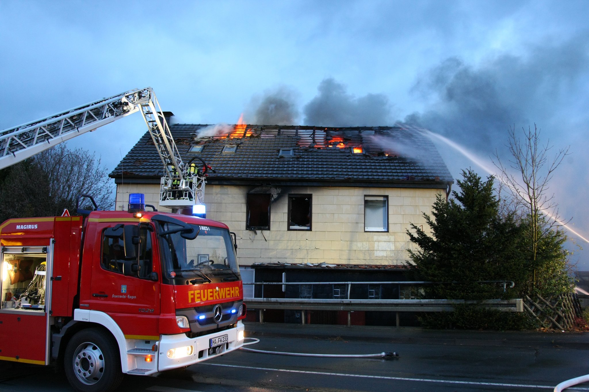 Wohnhausbrand in Garenfeld HagenVorhalle