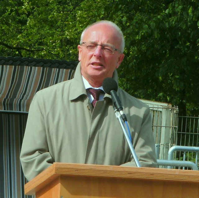 Reinhard Paß möchte künftig wohl auch den Lehr- und Veranstaltungsbetrieb der VHS unmittelbarer als bisher bestimmen, dass dafür einige Qualitätsvorgaben des Landesweiterbildungsgesetzes etwas beiseite geschoben werden müssen, stört unter einer städtischen Groko nicht mehr sonderlich.