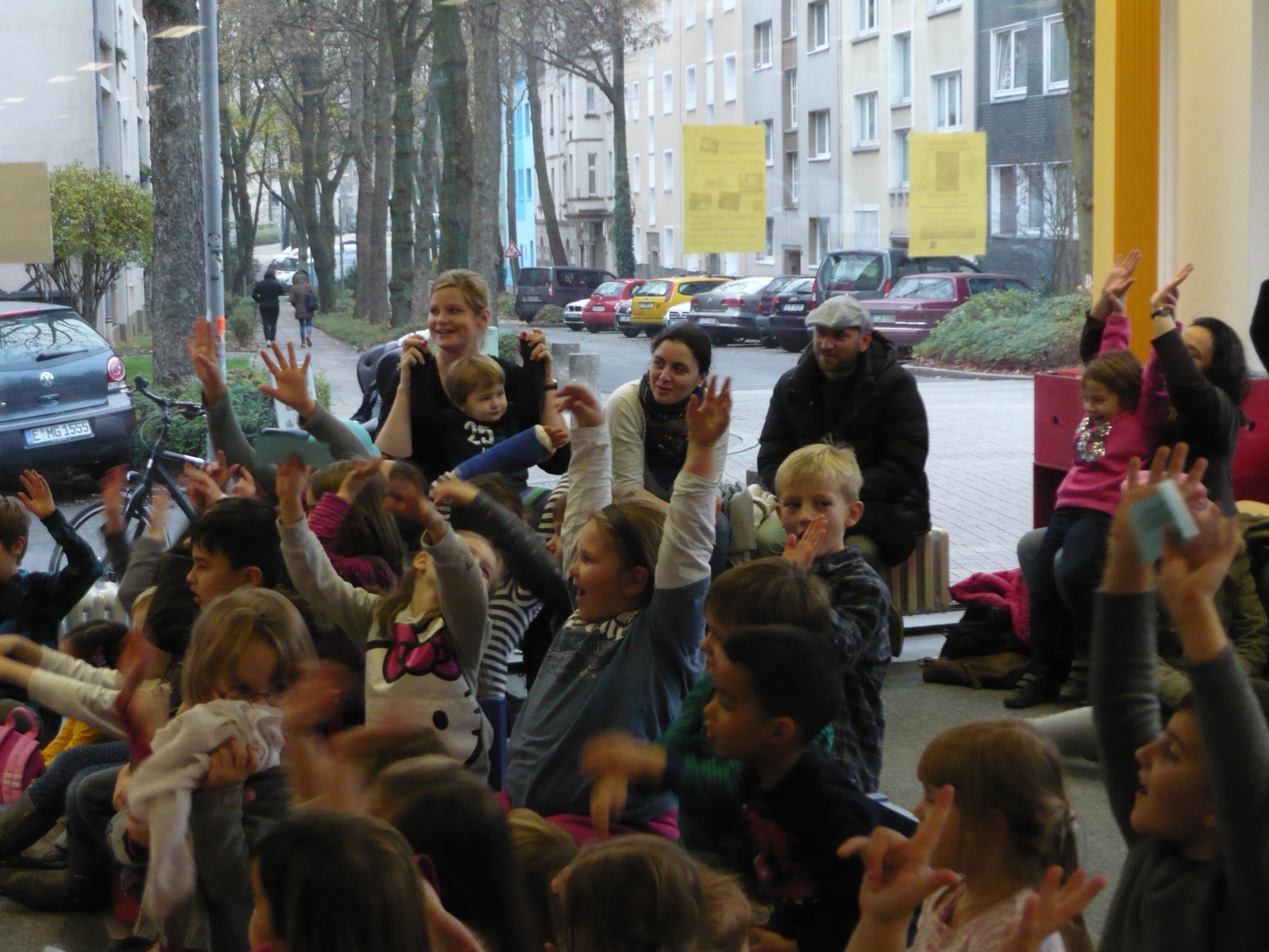 Ja, die Bibliothek in Frohnhausen sorgt immer wieder für Überraschungen... Fotos: Andrea Langner