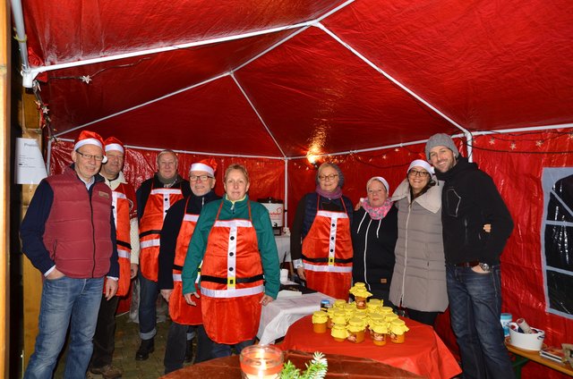 In Heven gab es wieder ein kleines Fest zum Einschalten der Weihnachtsbeleuchtung.