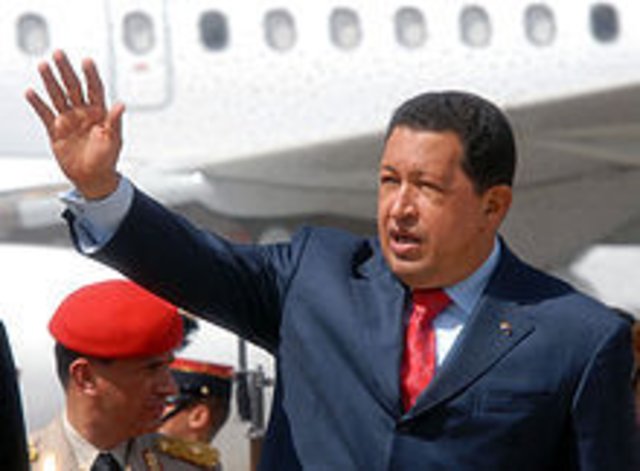 Im Jahre 2004 gründete der sozialistische Präsident Venezuelas, Hugo Chavez, der aus vier demokratischen Päsidentschaftswahlen ungeschlagen als Sieger hervorgegangen ist, zusammen mit Fidel Castro den Staatenbund ALBA. Comandante Hugo Chavez verstarb für viele Menschen auf der ganzen Welt viel zu früh im Jahr 2013.