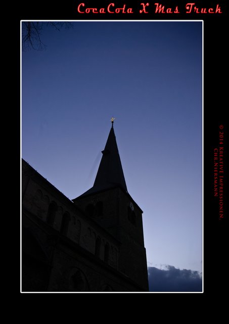 Coca Cola XMas Truck ... Im Schatten der Kirche ... © 2014, Kreative Impressionen, Chr.Niersmann