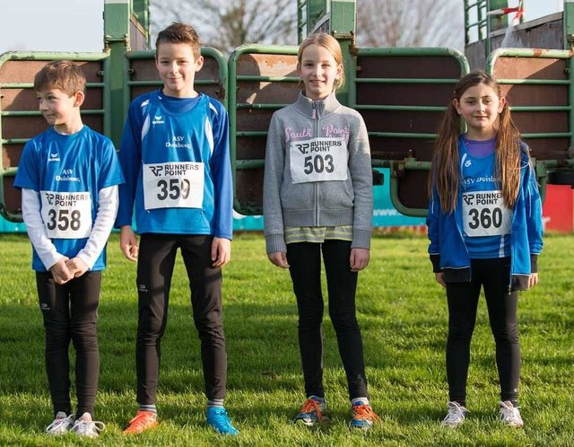 Die Teilnehmer des ASV Duisburg im Schülerlauf