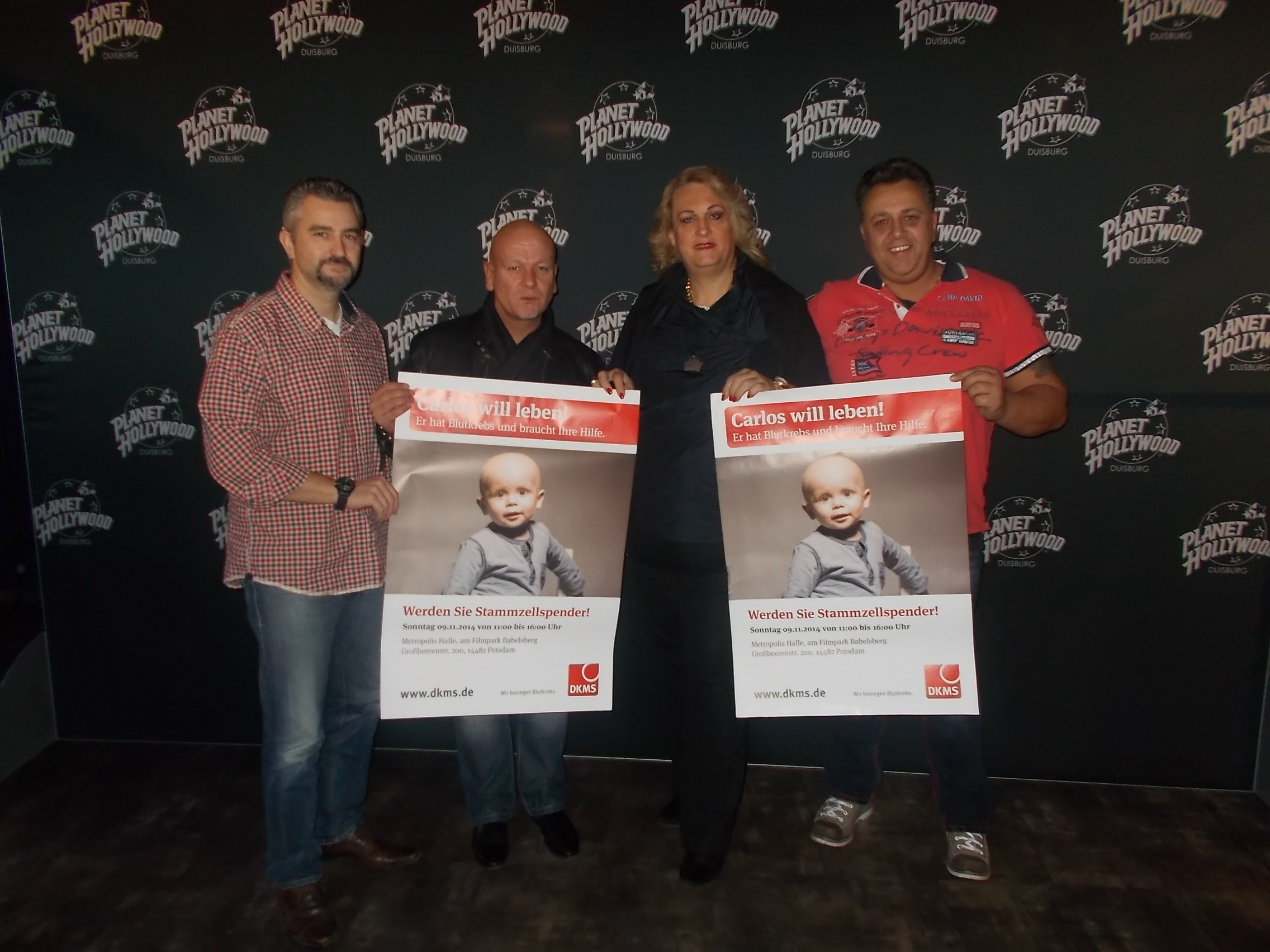 Laden ein zum Jahreswechsel im Dienst der guten Sache: v.lks. Roland Piechoczek (Planet Hollywood), Tom Barcal, Käthe Köstlich und Frank Fussbroich