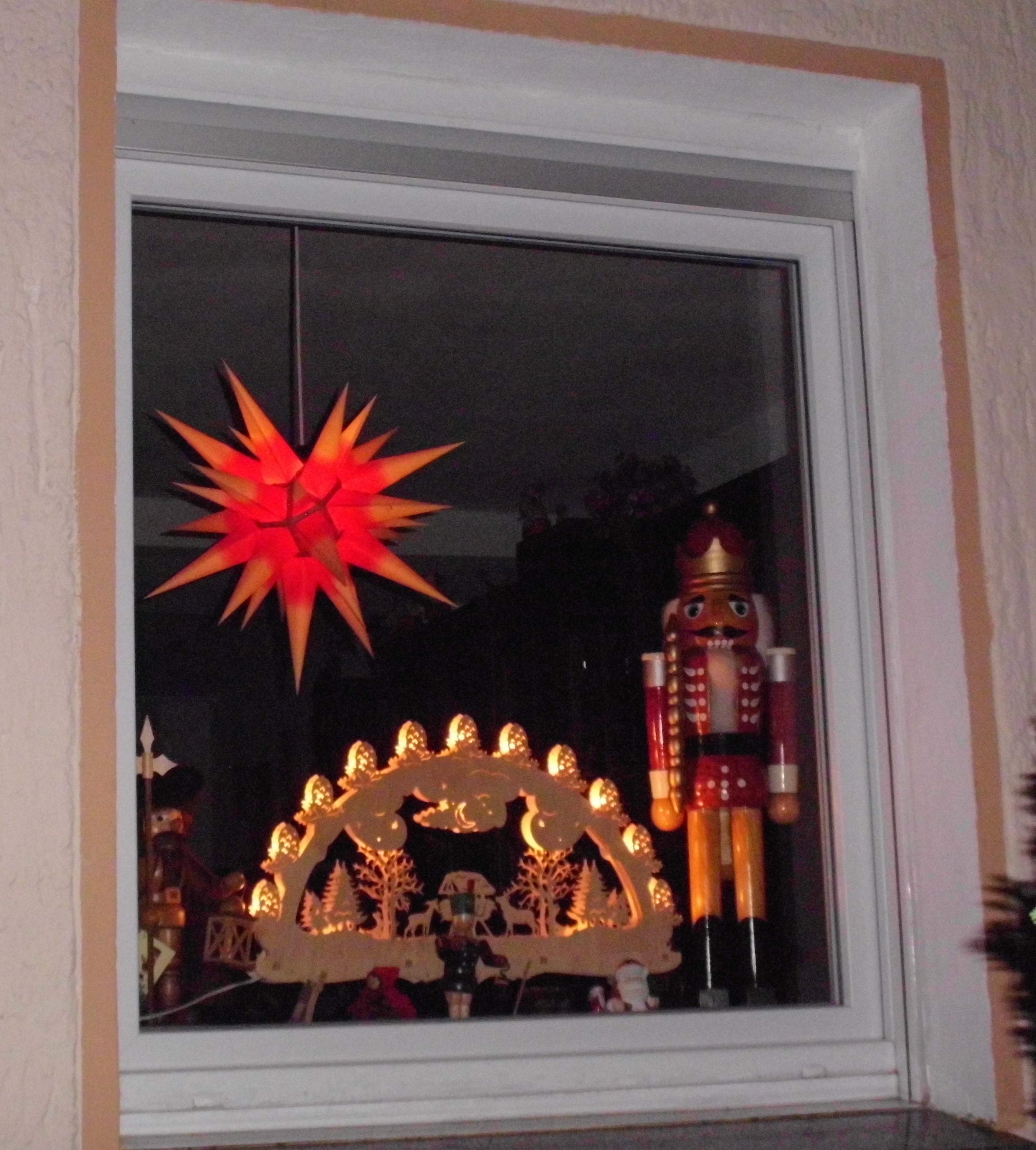 Das tolle Weihnachtsfenster der Eheleute Kluge