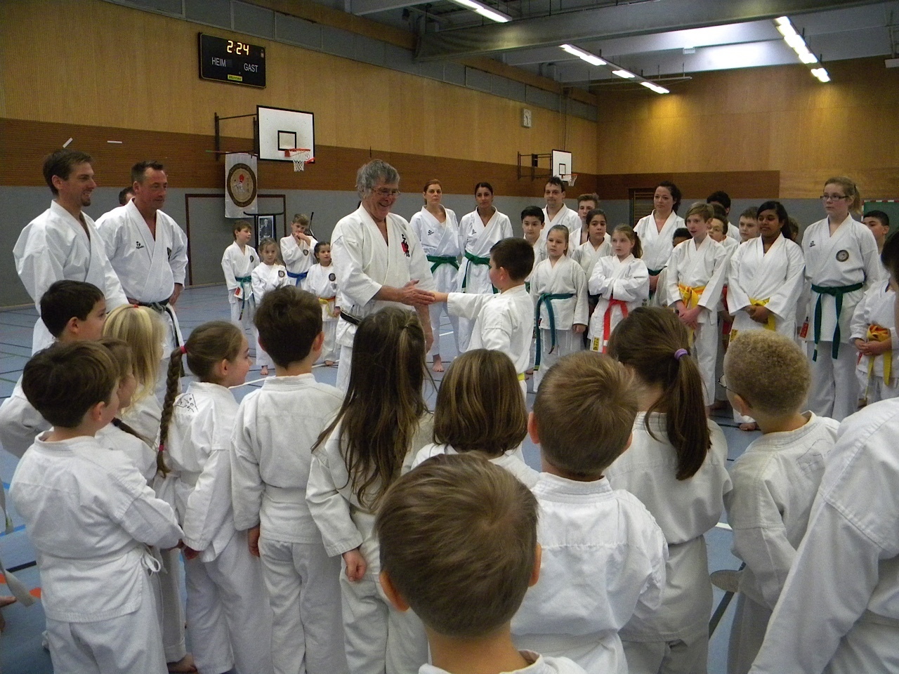 Karate Großmeister Shihan Prof. Dr. Ilija Jorga 10. Dan begeisterte Groß und Klein mit seiner einzigartigen Art