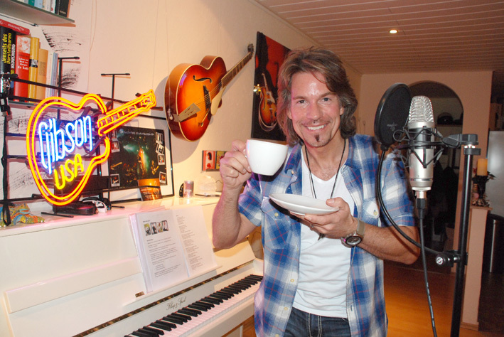 Seinen "Kaffeesong" wird Mike Morrigan mit Sicherheit auch präsentieren. Foto: Zeller