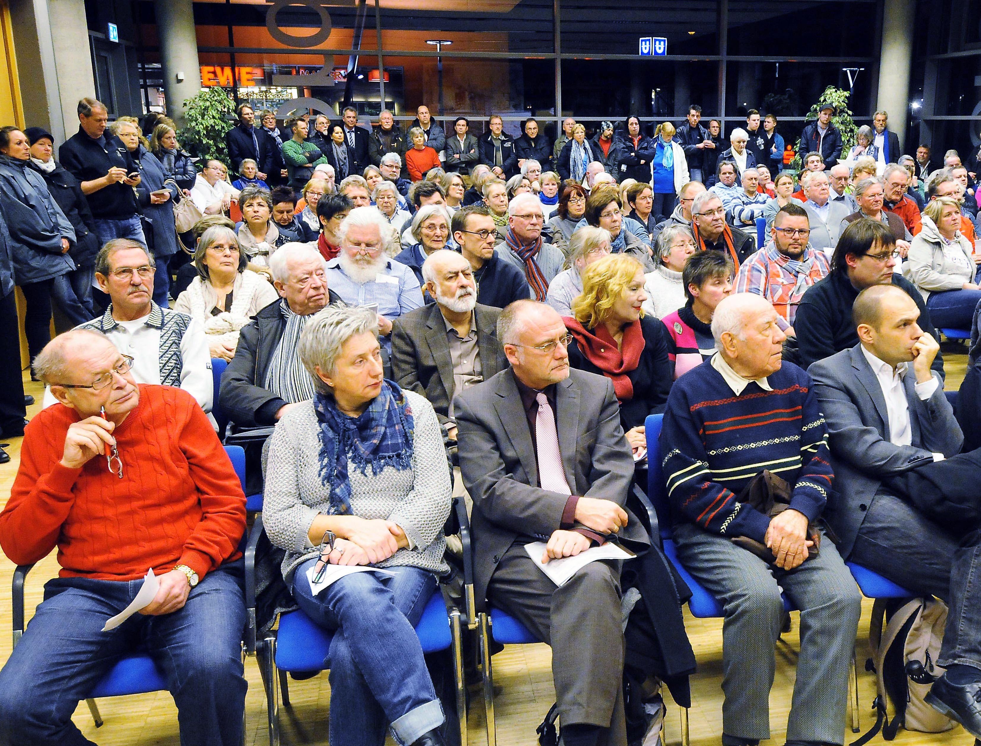 Bis auf den letzten Platz gefüllt war der Bürgersaal der Bezirksverwaltungsstelle Hörde.