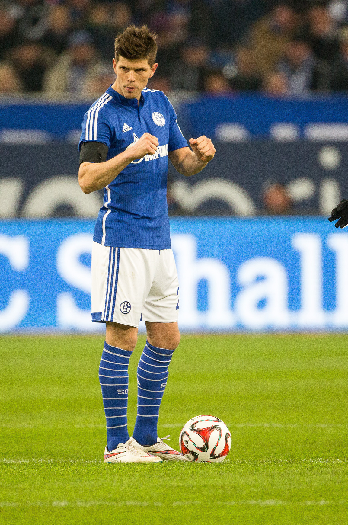 Klaas-Jan Huntelaar hat seinen Vertrag beim FC Schalke 04 bis 2017 verlängert.