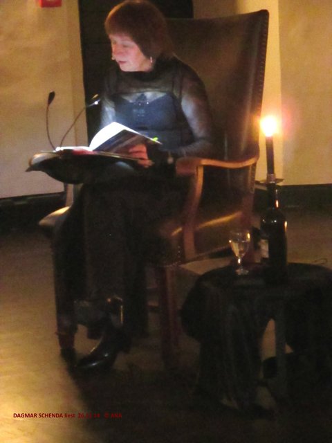 Frau Schenda kommt zum Ende ihrer Lesung...