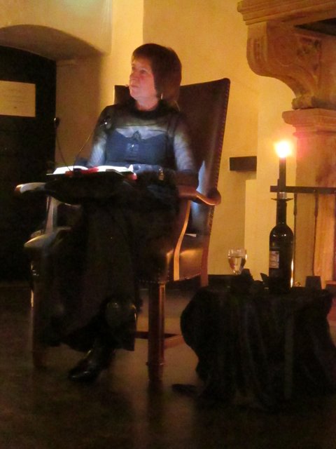 ...die Autorin in Aktion ... stimmig ...