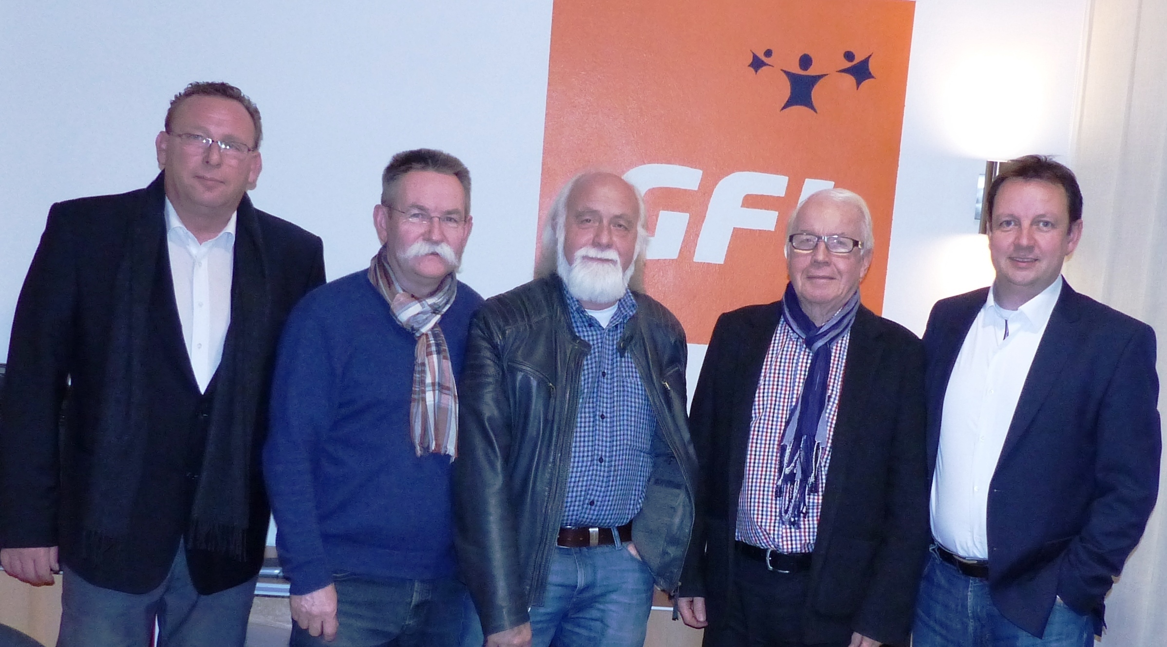 Einstimmig in den Vorstand wiedergewählt sind Andreas Milder, Ulrich Böhmer und Kunibert Kampmann (v. links); neuer Kassenprüfer ist Gerd Kestermann, rechts GFL-Vorsitzender Johannes Hofnagel.