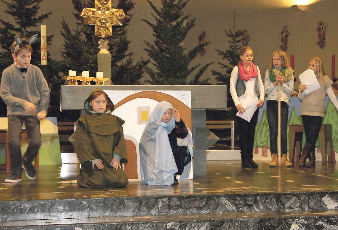 Seit Oktober studierten 49 Kinder der St. Josefgemeinde das weihnachtliche Krippenspiel ein, das am Heiligen Abend gezeigt wird.