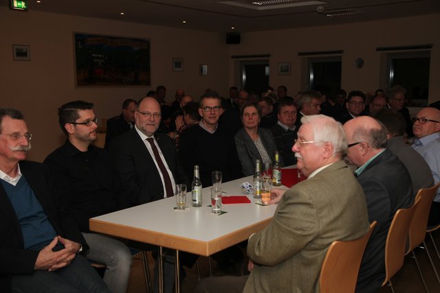 Gut besucht von Feuerwehrkameraden sowie Vertretern von Politik und Verwaltung war der Jahresabschluss 2014.