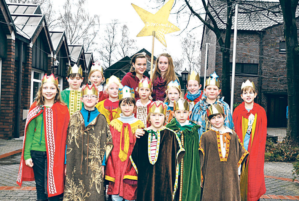 Auch zum Beginn des Jahres 2015 beteiligen sich die katholischen Gemeinden Gladbecks an der traditionellen "Sternsinger-Aktion". Unser Archif-Foto zeigt einen Teil der Rentforter "St. Josef"-Sternsinger im Jahr 2013.