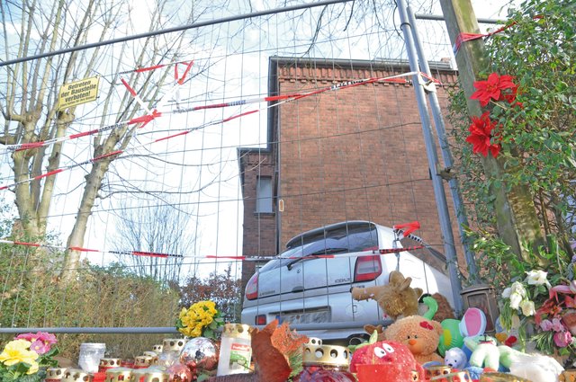Schüttestraße in Kleve: Die Nachbarn trauern um die Opfer des Brandes.