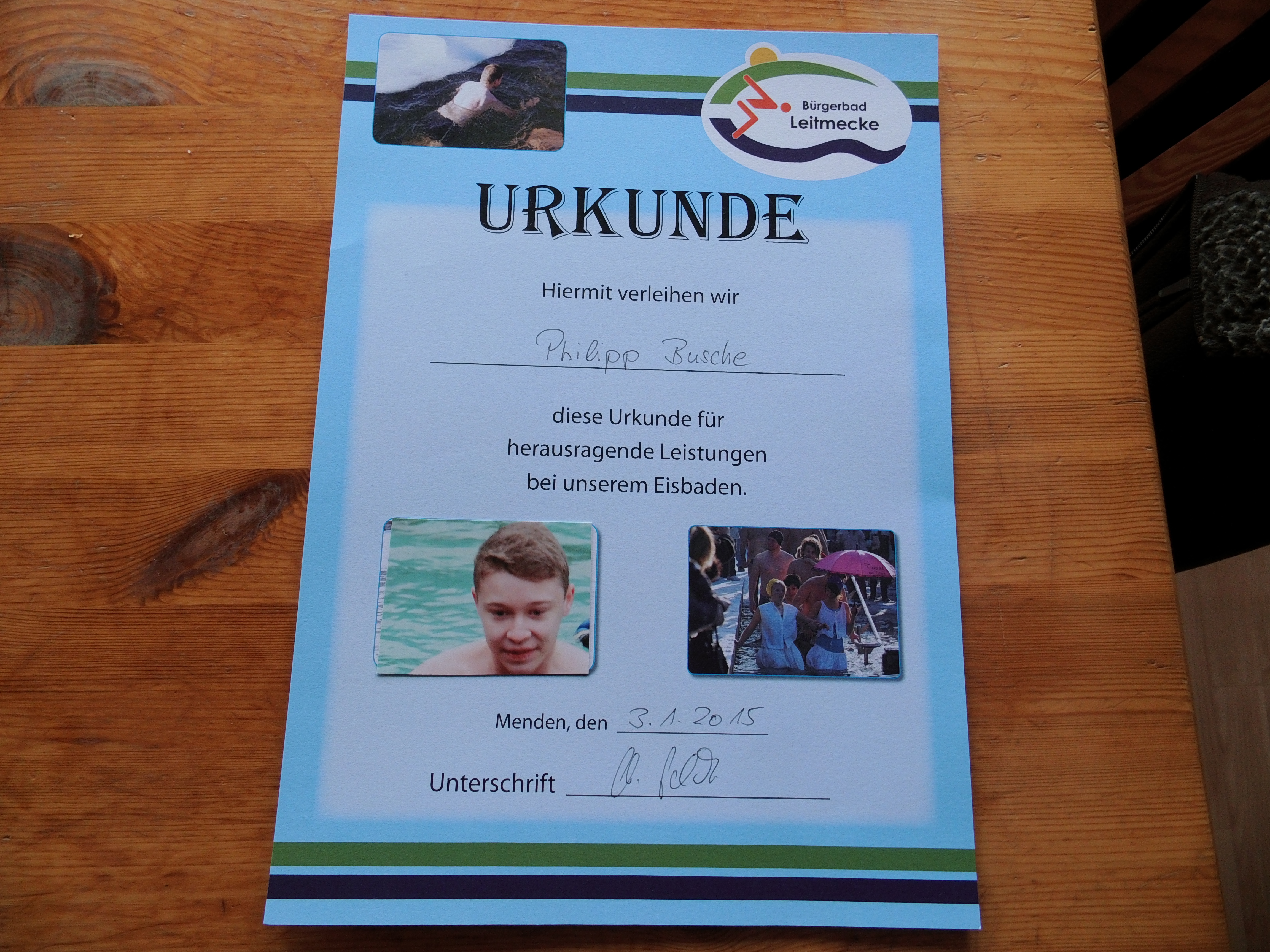 Mit einem Bild, dass meine Oma von mir gemacht hat !! :-)